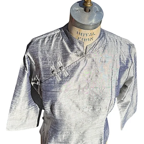 Anthropologie stunning platinum silver silk modern cheongsam blouse. Size Large - Picture 4 of 7